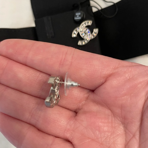 Bnib 21b Chanel crystal stud earrings 🤩 - Picture 9 of 11